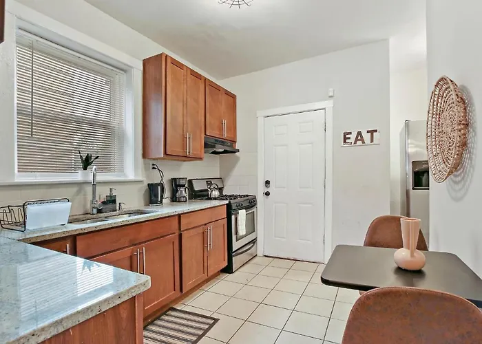 2br Comfy & Artistic Outfitted For Comfort - Francisco 1 *