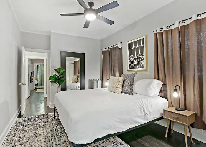 Apartment 2br Comfy & Artistic Outfitted For Comfort - Francisco 1 Chicago