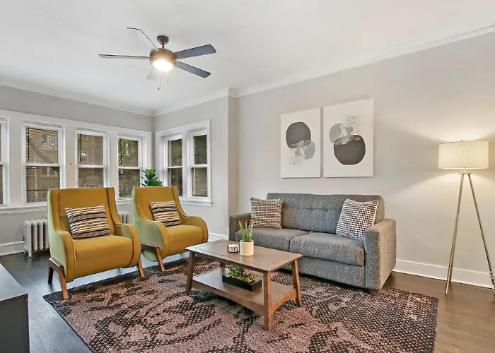2br Comfy & Artistic Outfitted For Comfort - Francisco 1 Chicago