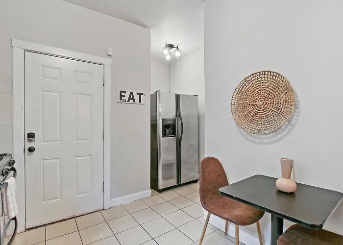 2br Comfy & Artistic Outfitted For Comfort - Francisco 1 Apartment *