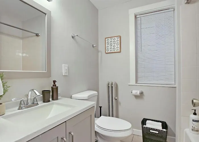 2br Comfy & Artistic Outfitted For Comfort - Francisco 1