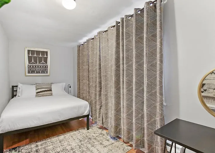 2br Comfy & Artistic Outfitted For Comfort - Francisco 1