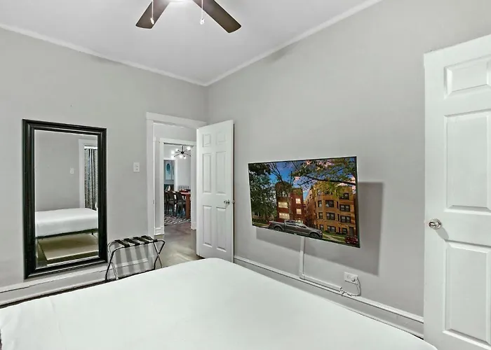 2br Comfy & Artistic Outfitted For Comfort - Francisco 1