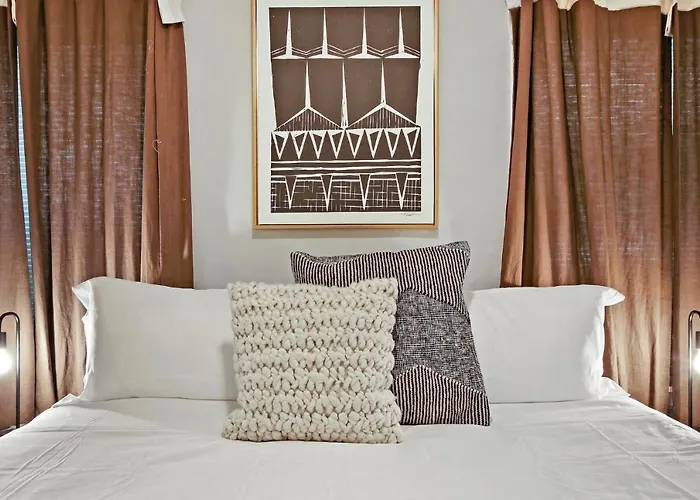 2br Comfy & Artistic Outfitted For Comfort - Francisco 1 Chicago