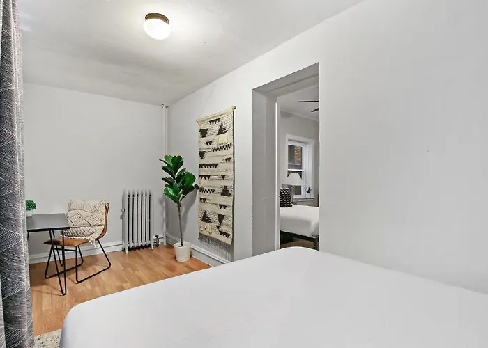 Apartment 2br Comfy & Artistic Outfitted For Comfort - Francisco 1