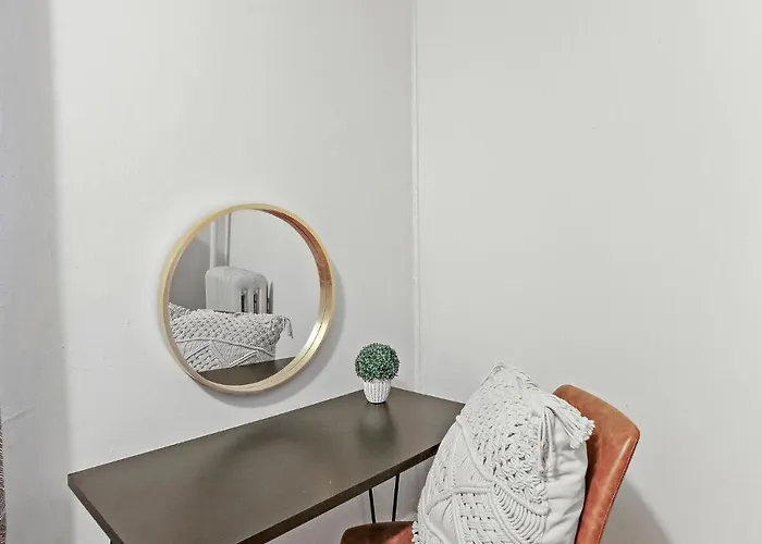 2br Comfy & Artistic Outfitted For Comfort - Francisco 1 Apartment